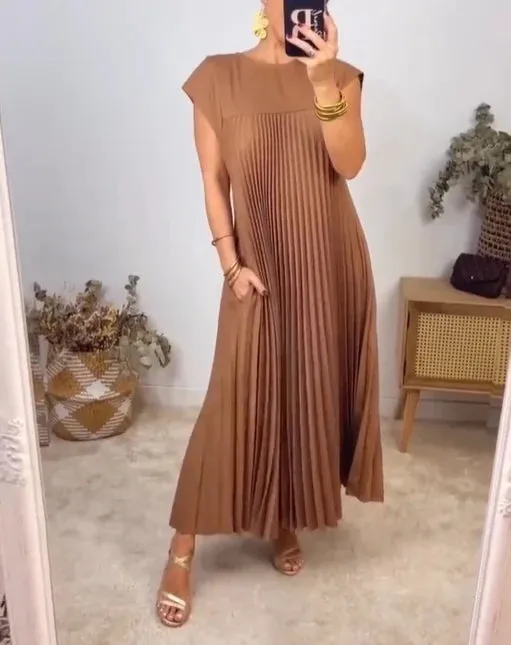 Elegant Pleated Maxi Dress | Flowy & Chic