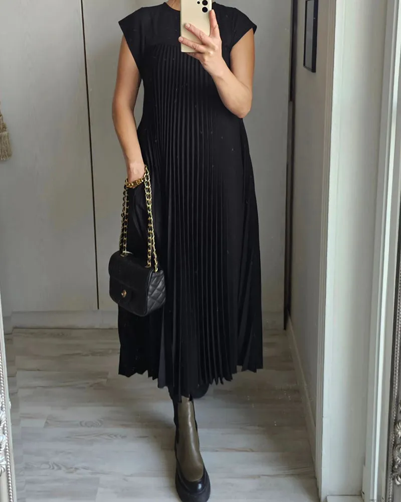 Elegant Pleated Maxi Dress | Flowy & Chic