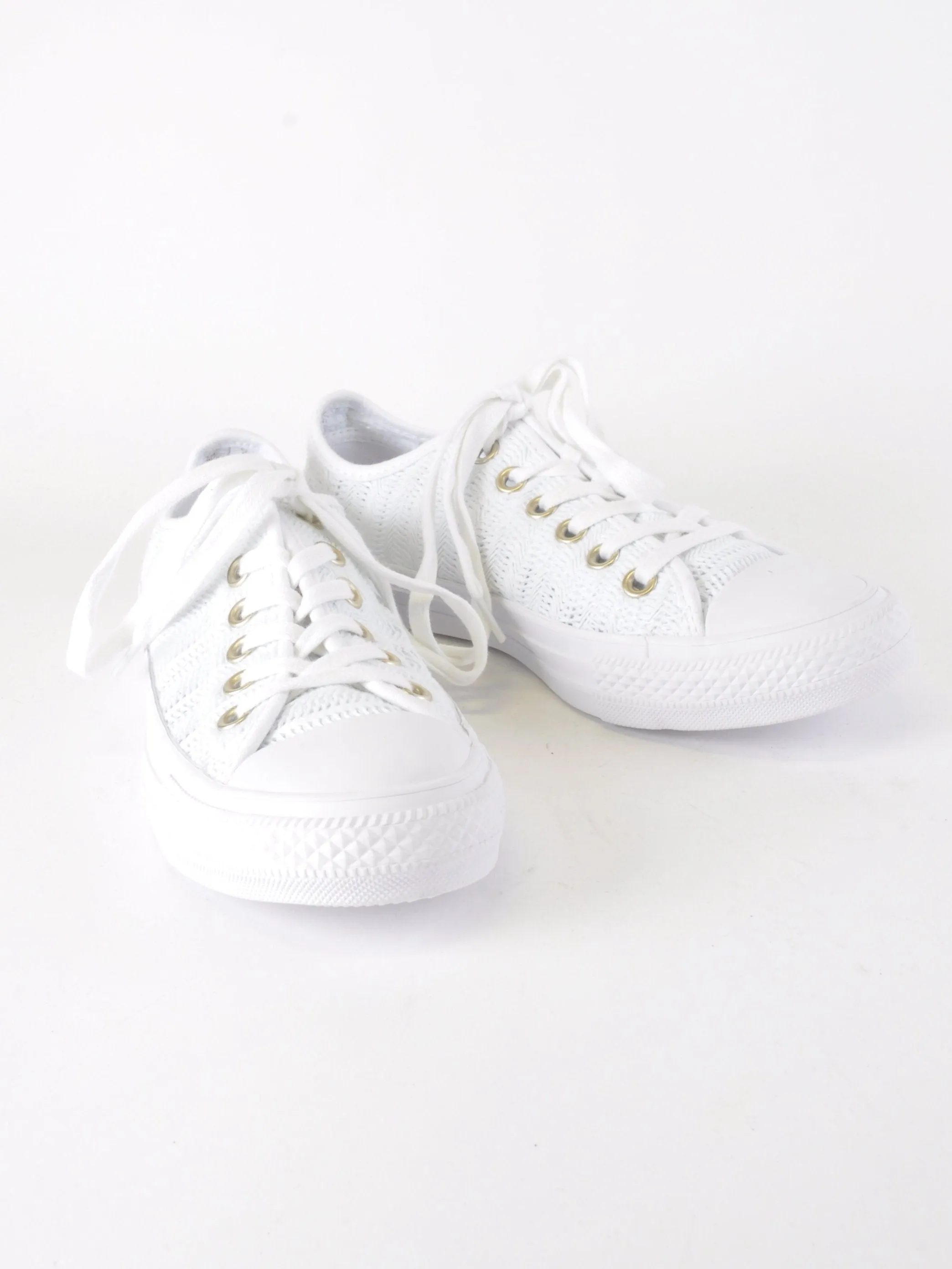 White Knitted Lowtop Converse - New But Imperfect